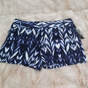 Inc International Shorts